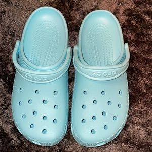 Light blue never worn crocs mens 9 womens 11